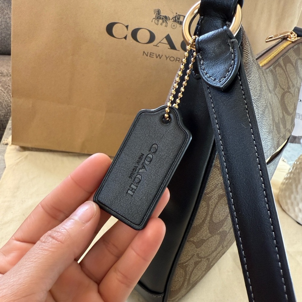 New, authentic Coach Signature Brown and Black crossbody bag - Picture 6 of 12